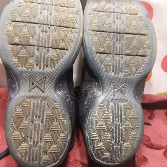 ( Listing# 114) Nike PG Score in Bunches size 2.5 - Picture 7 of 9